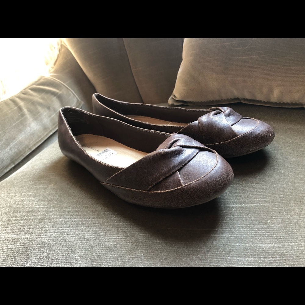 Never been worn airwalk leather flats